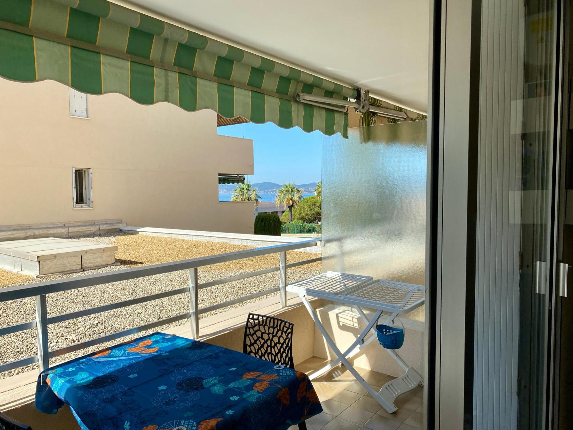 Studio 127, Vue Mer Et Piscine, Port Santa Lucia Saint-Raphael  Exterior photo